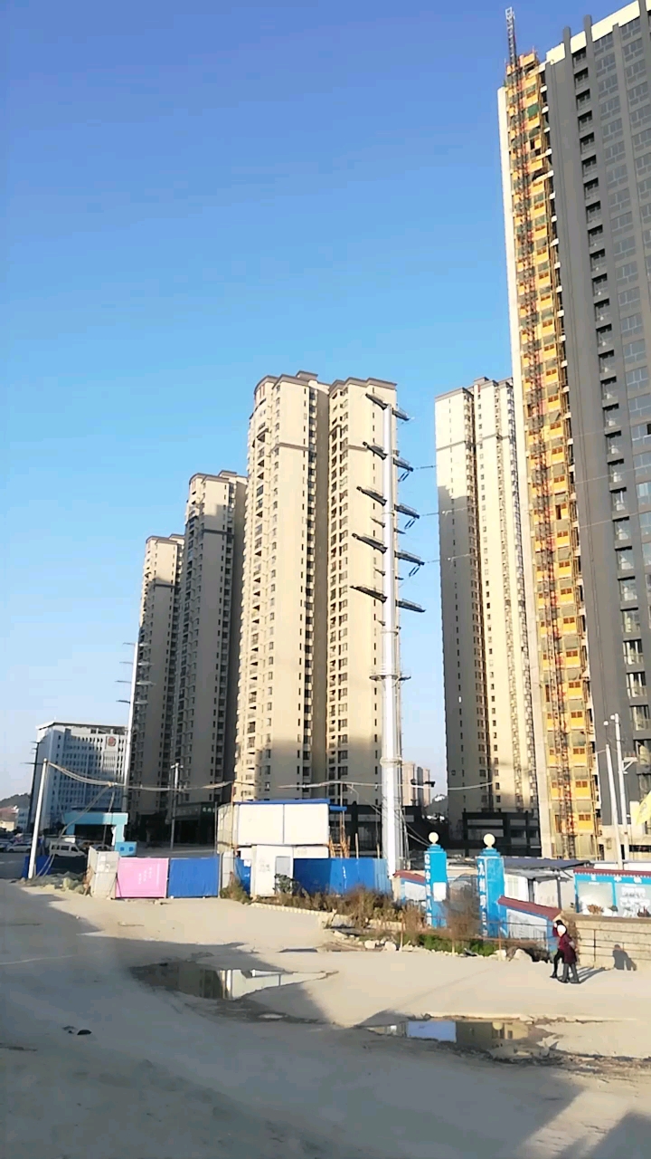 金龙国际南侧新建楼房