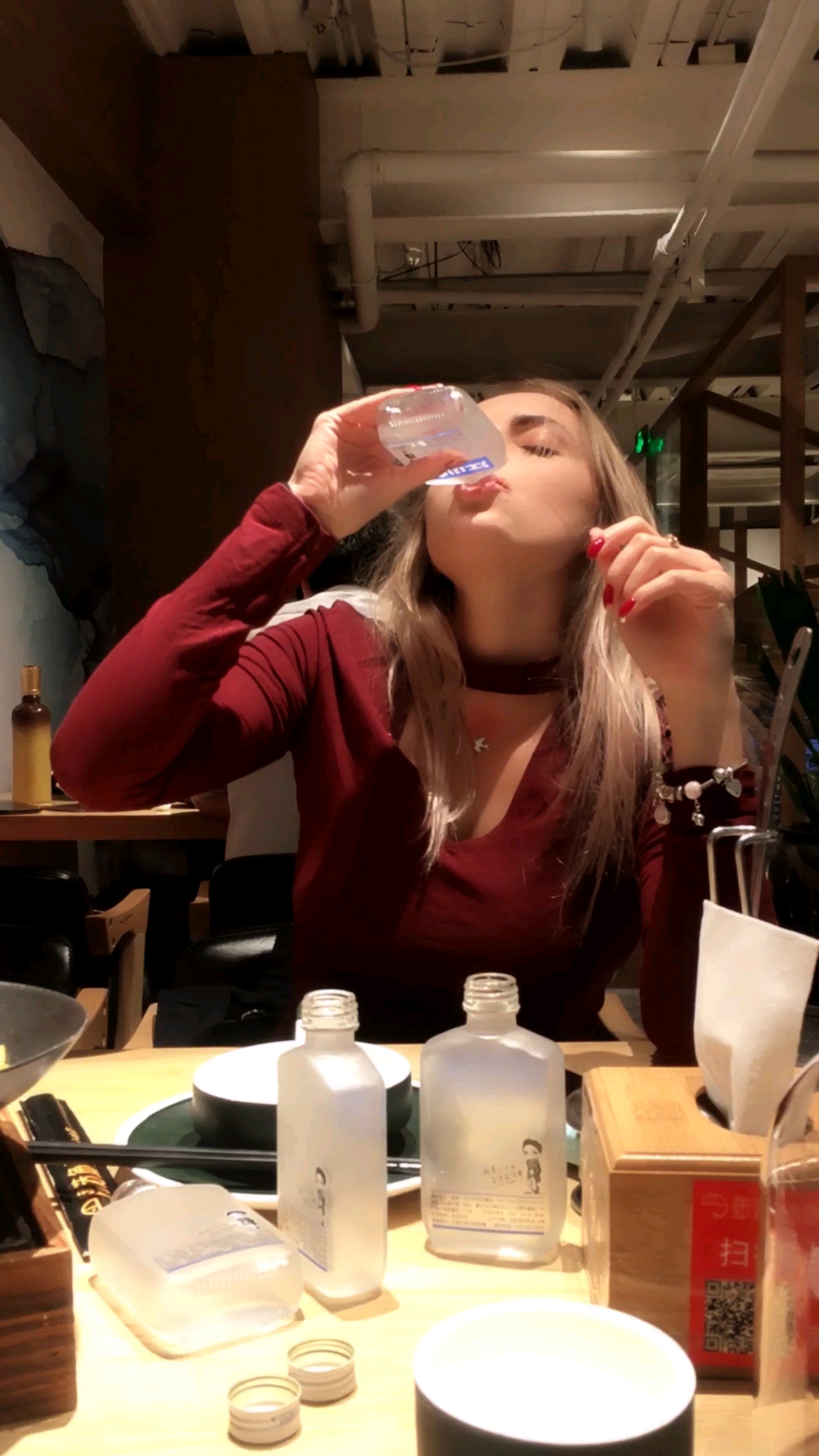 今朝有酒今朝醉,不料闺蜜实力坑爹～老外喝#中国陈年老白酒