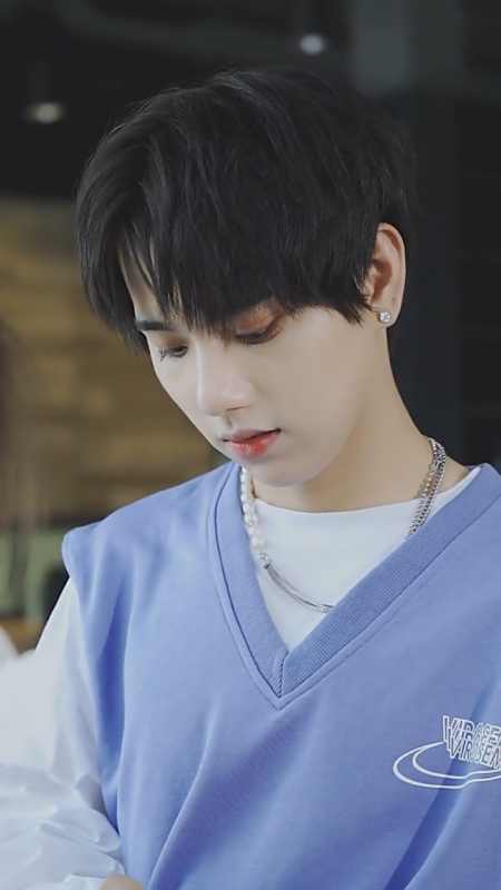 原本想低调的出现,可你一直咄咄逼人,那我就摊牌了,没错我就是.