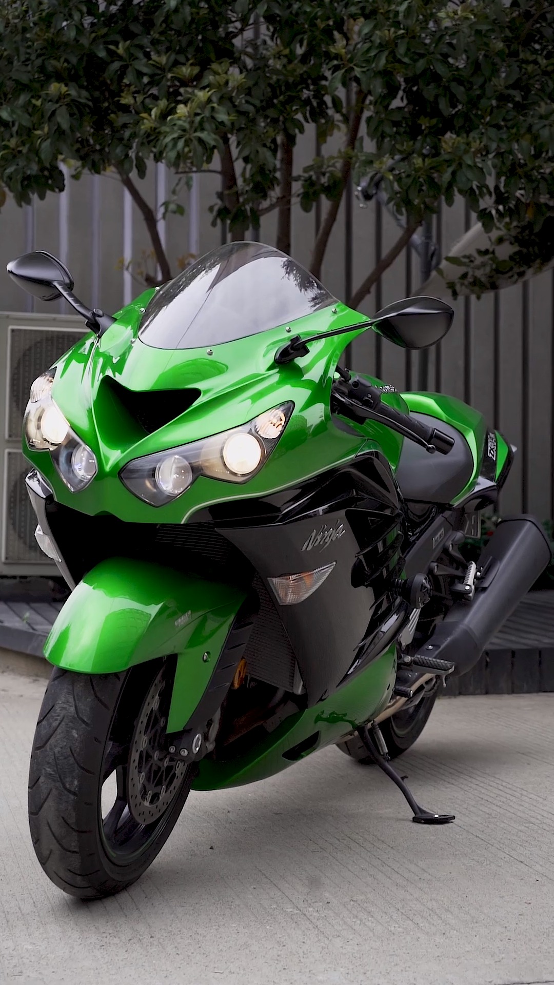 机车#号称6眼魔神,不是盖的!爱了嘛?