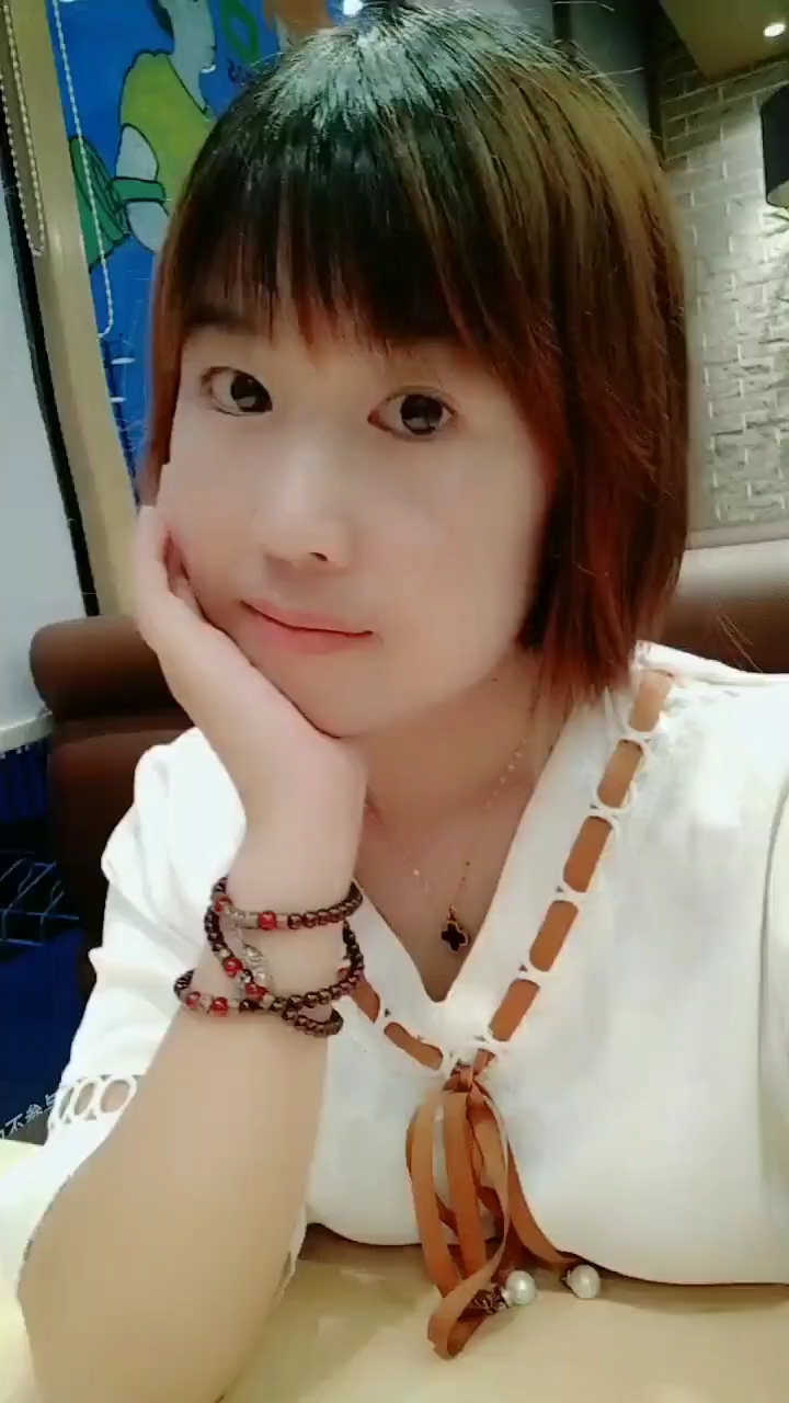 一看就是不正经的小姐姐