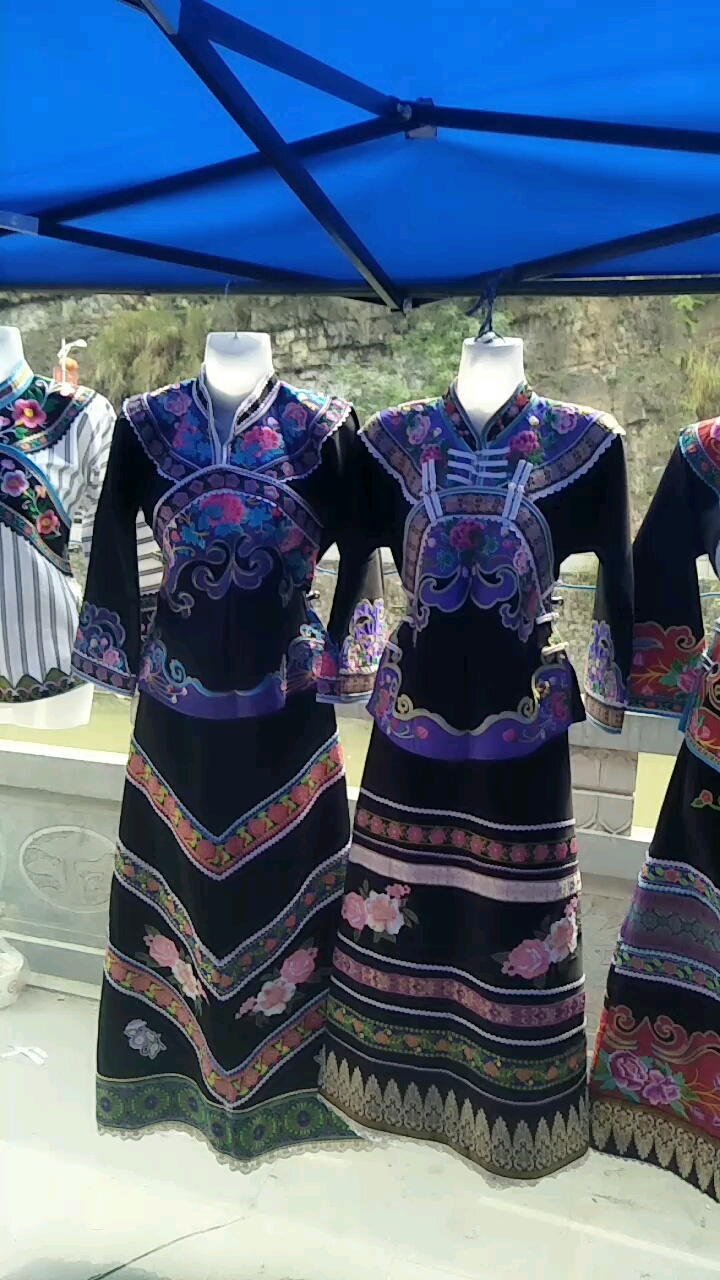 贵州省册亨布依族衣服