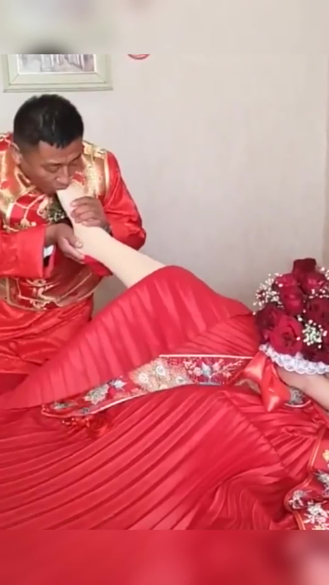我要上热门#面对吻脚考验,新郎更加重口味,新娘都尴尬了!