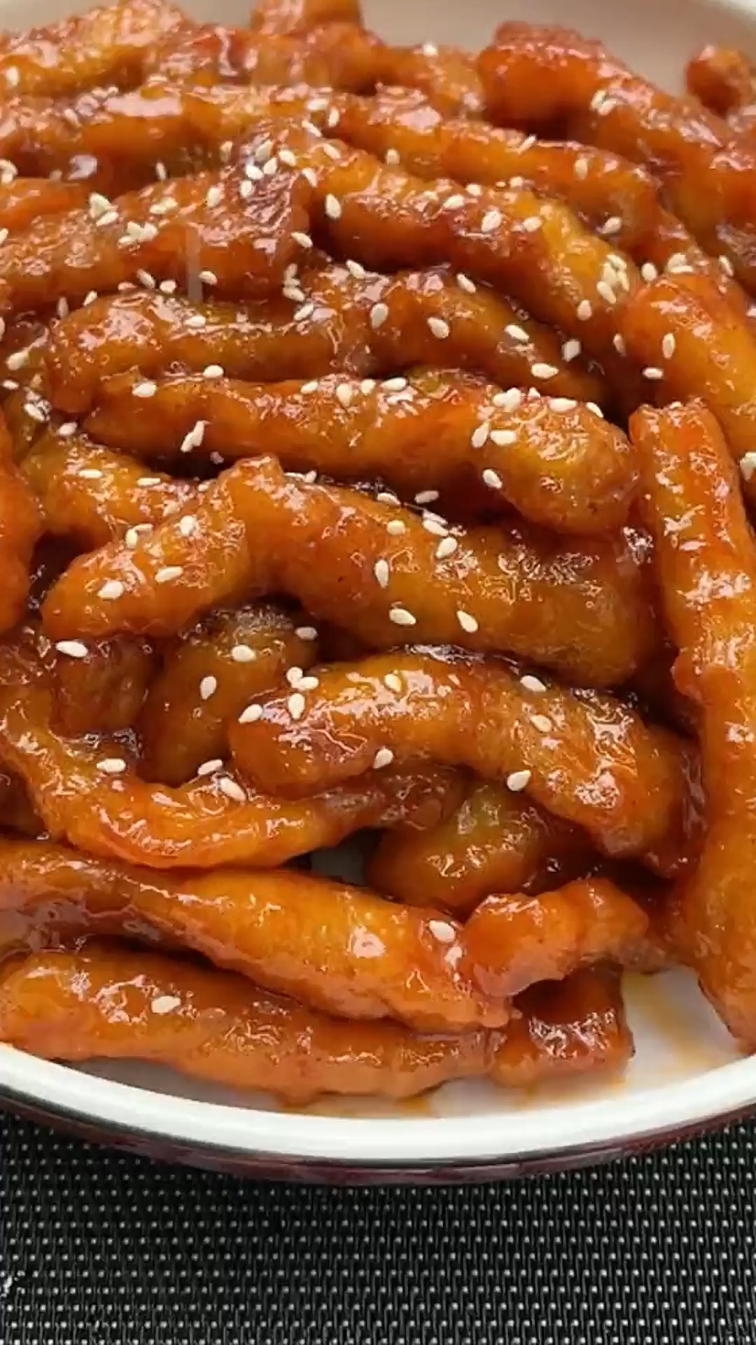 这道糖醋里脊过年要做起来,外酥里嫩,酸甜可口,大小朋友都爱吃,糖醋