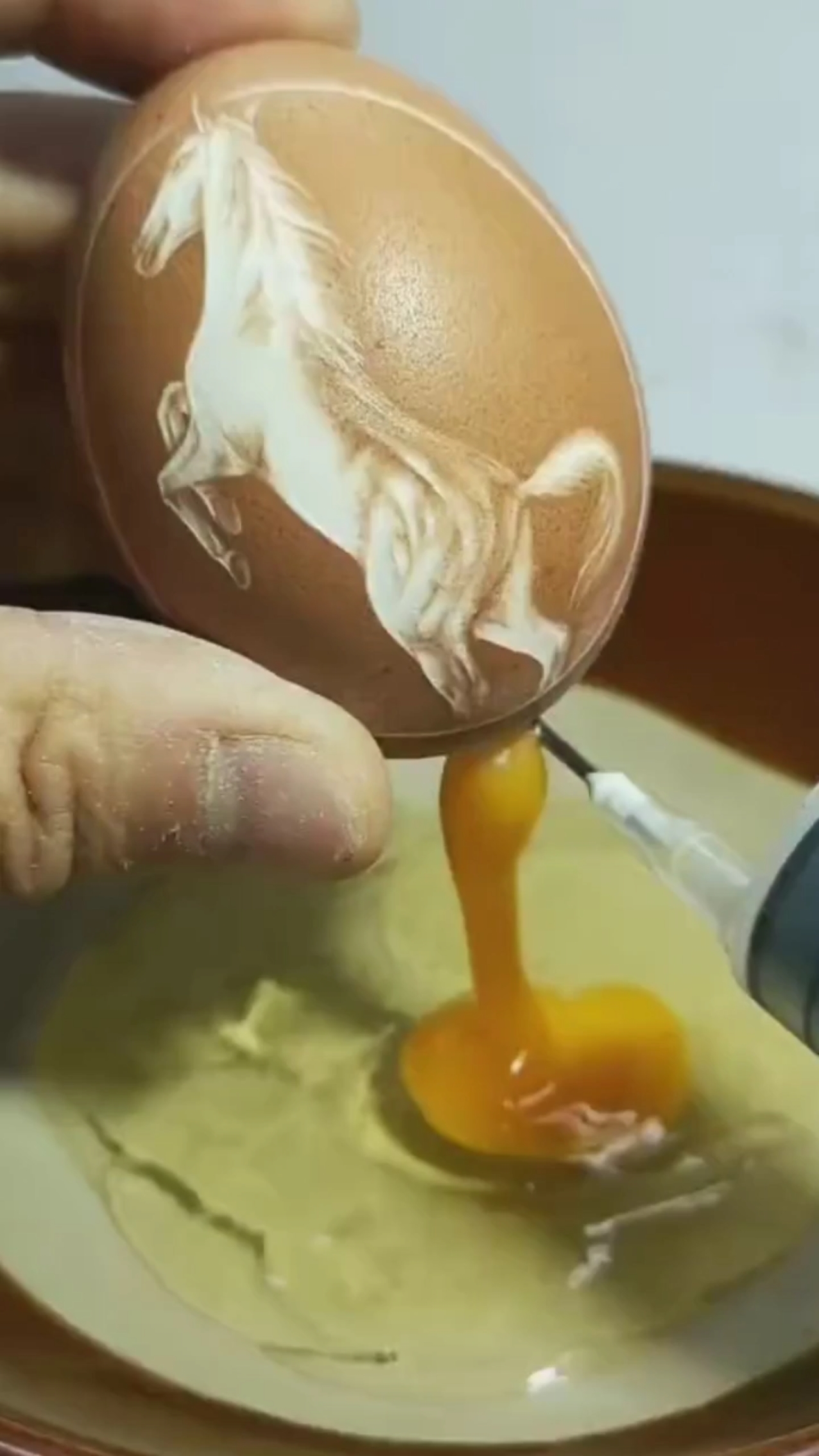 废物利用,蛋壳雕马,又名马蛋