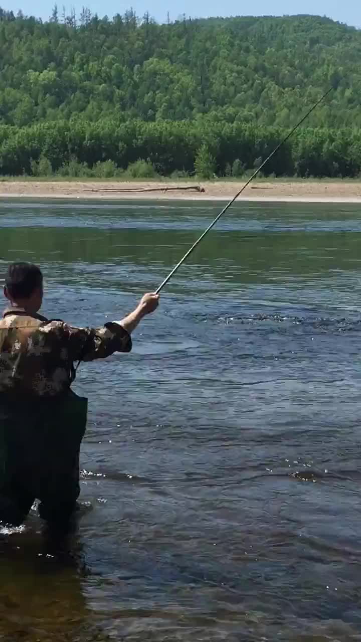 甩毛钩钓华子鱼,这种钓法你们见过吗-度小视