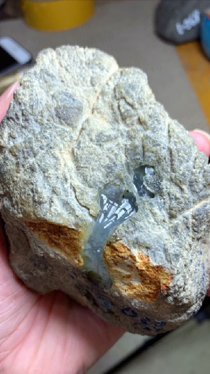 06公斤正宗老坑莫西沙料 脱沙开窗玻璃种牌子料 打灯贯穿 底子干净