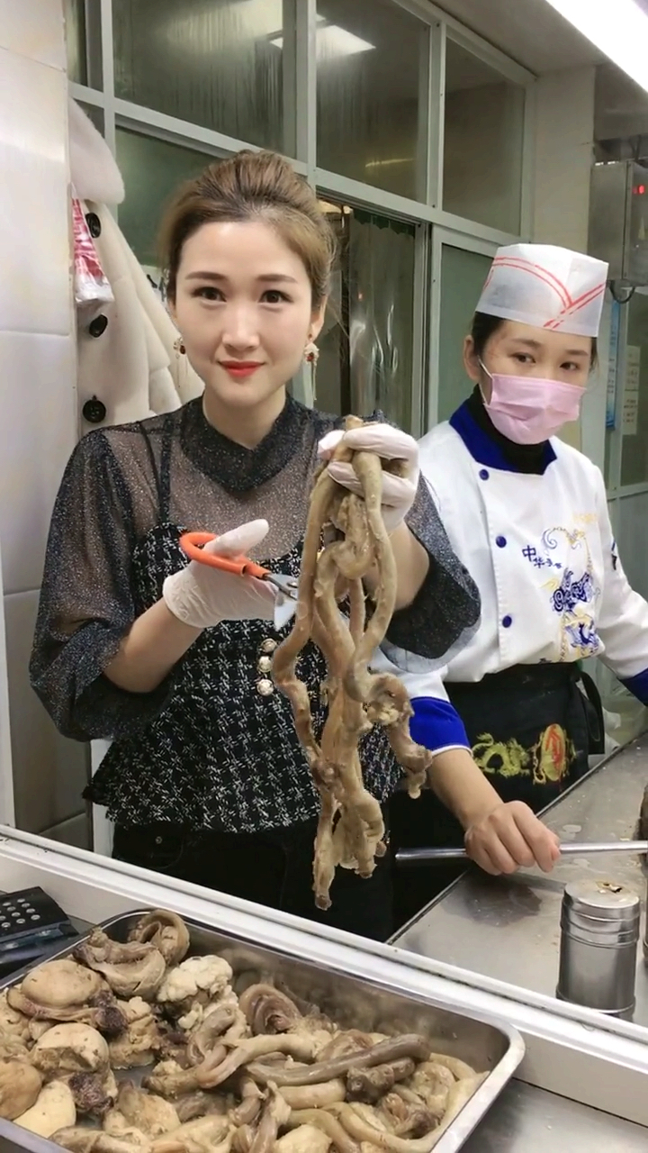 美女剪羊鞭
