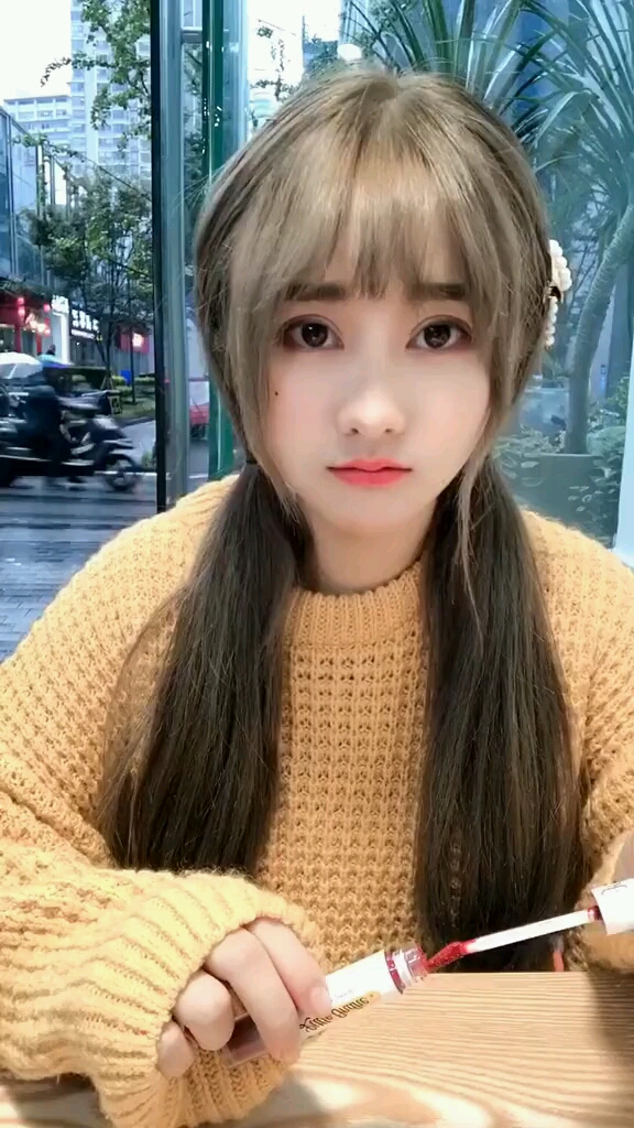 重庆妹子 99年的牛牛 家住两路 老家长寿 想谈一场不分手的恋爱 想