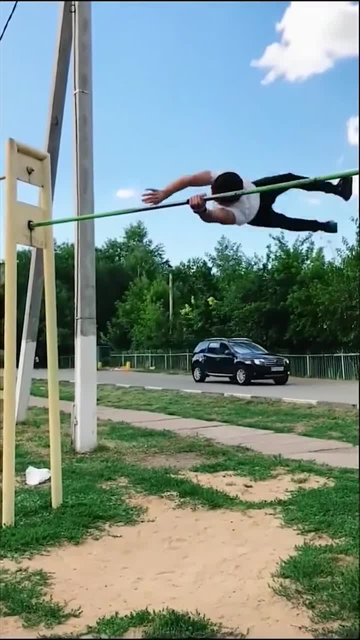 外国牛人展示单臂大回环,凭这一个动作能进国家队了,这操作真牛了