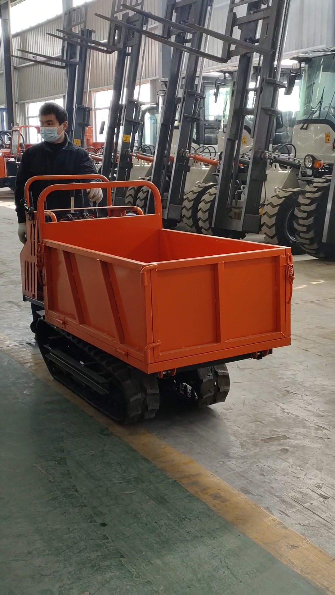 四驱爬山虎运输车#一台可以自己走的履带运输车?山地果园农用运输档