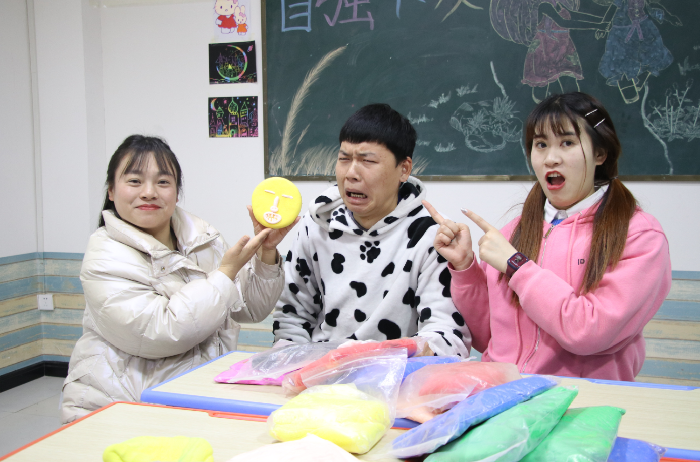 假如老师也要做粘土玩具,王小九公报私仇,老师能完成挑战吗?