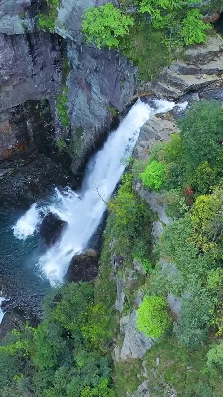贵州大山发现天然野生瀑布群,原生态未开发,美如仙境
