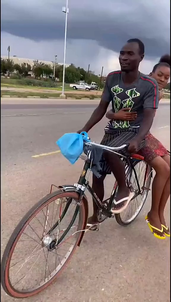 在非洲,你如果拥有一辆中国进口二八大杠自行车