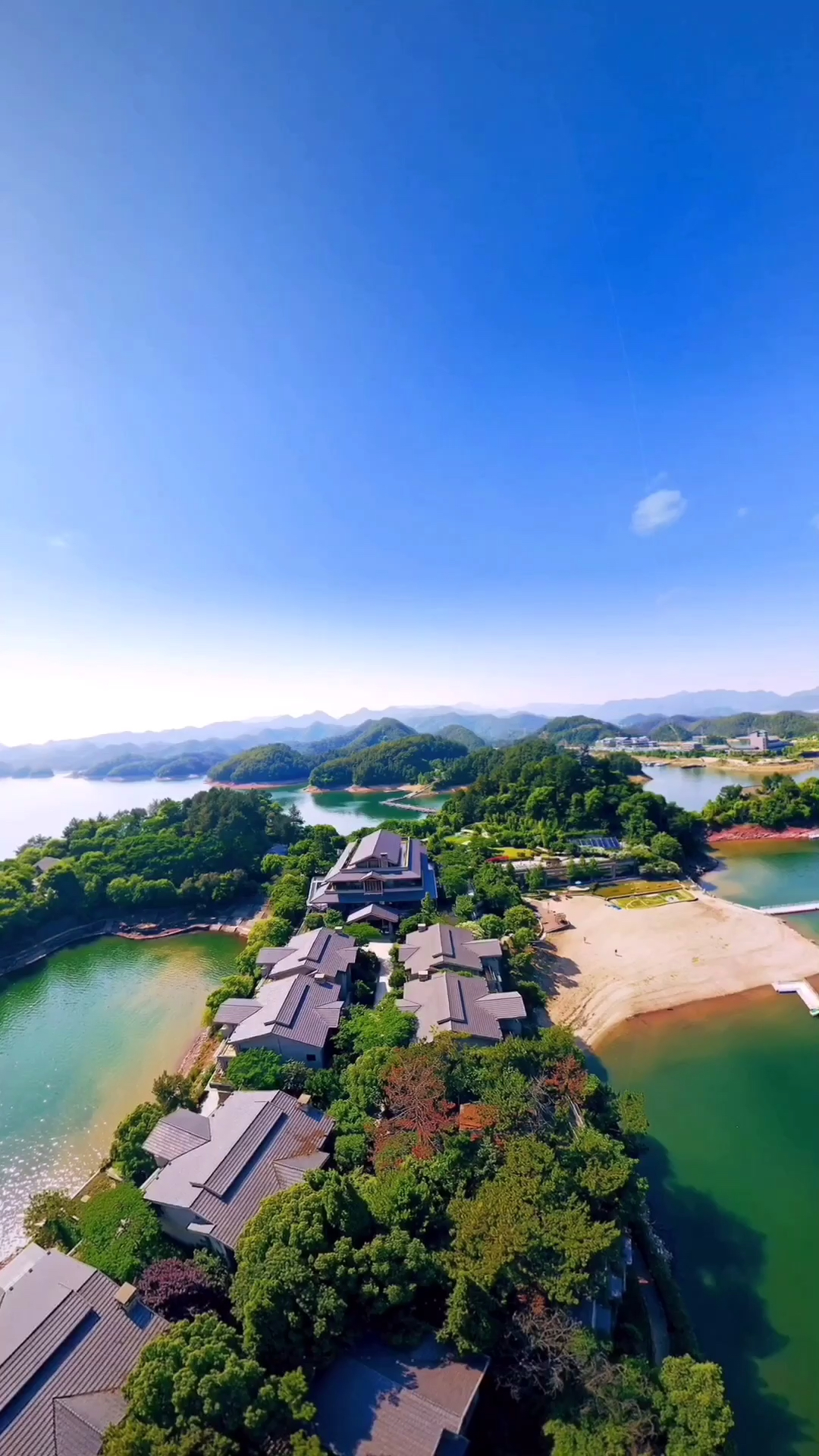 我的私藏景點#浙江·千島湖溫馨島全景:平湖千頃碧,嵐騰島影浮.