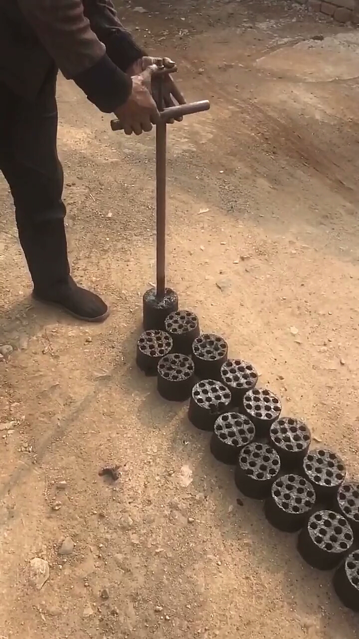 自制的蜂窝煤机,谁家还有
