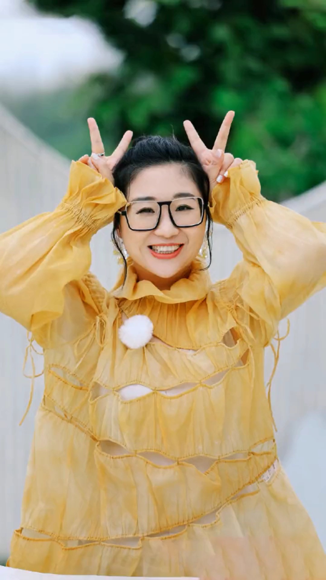 傅首尔成年人要学会自己给自己拥抱当你有力量拥抱自己的时候才有力量