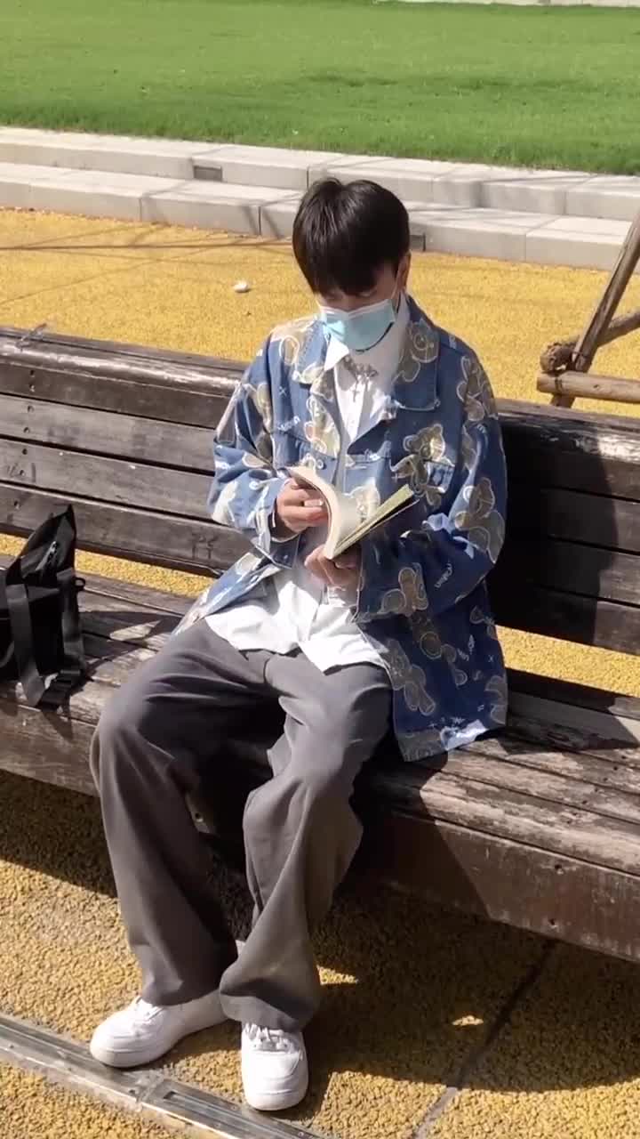 我们将永远忠于自己爱笑的男孩学生党穿搭00后