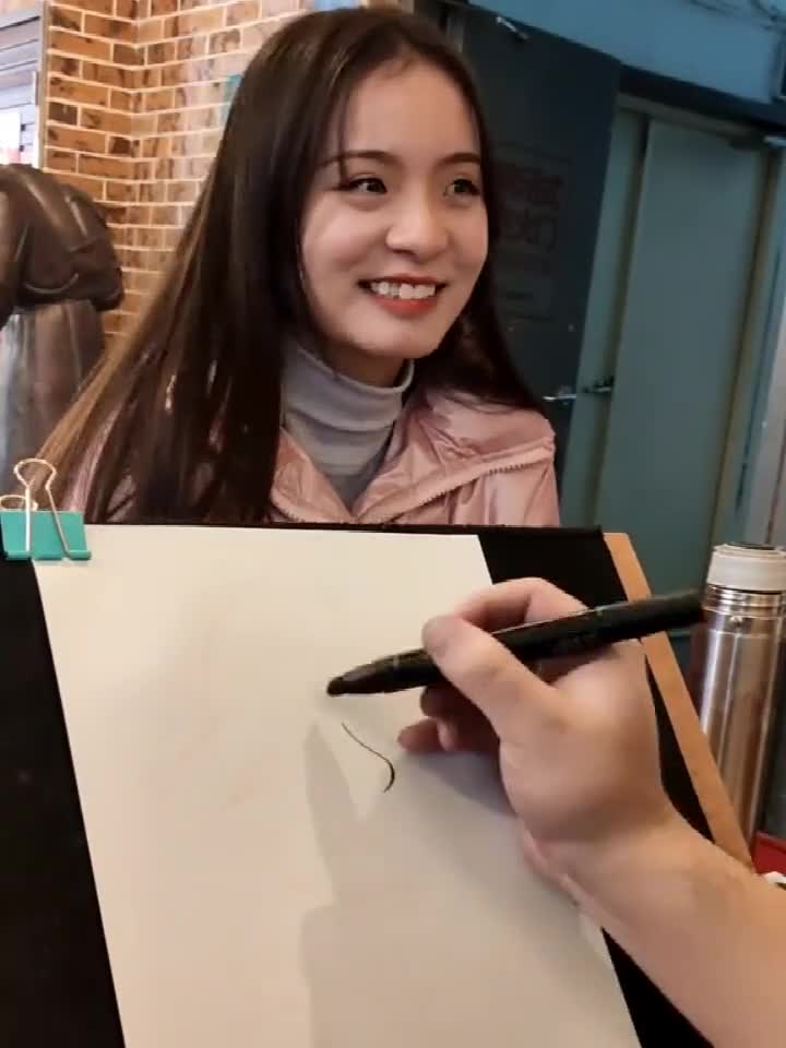 我严重怀疑这个师傅是个恋牙癖,不然怎么会画得那么生动