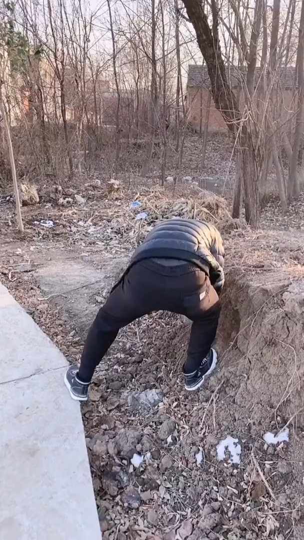 叫我大爷?尿裤裆吧你