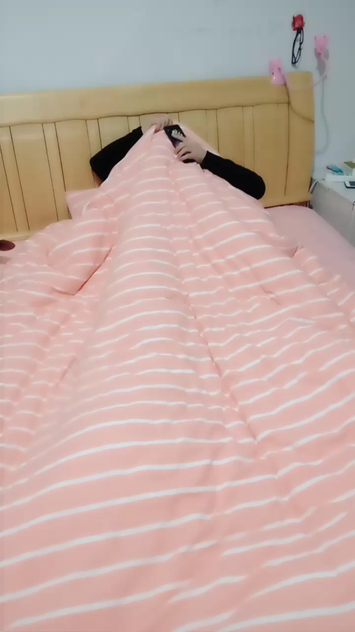 我铺的床--老婆说舒服,害羞的老婆还不露脸