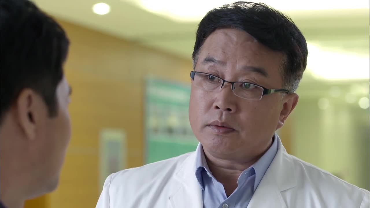 产科医生:小情侣门口撒狗粮,赵新看爱萍这眼神,都快流出蜜了