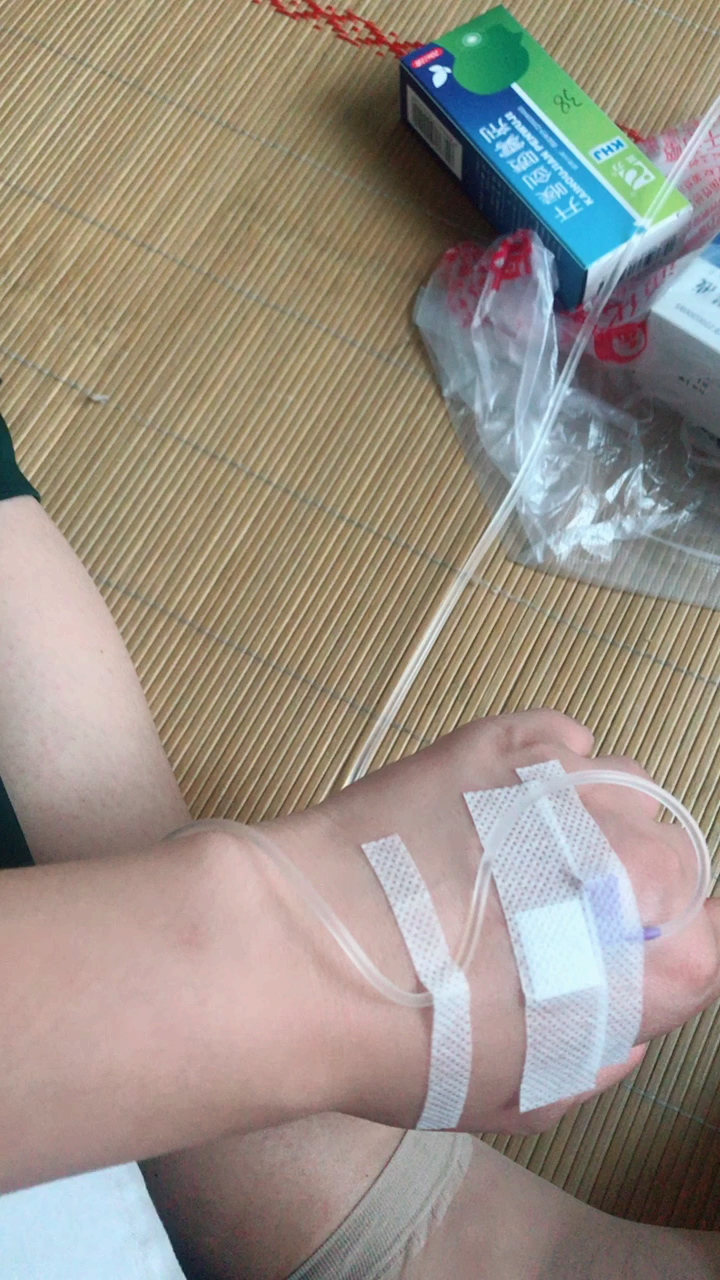 今天是我们结婚第三年的纪念日确是我一个人打针一个人回家的日子