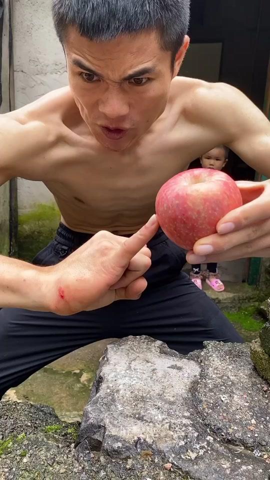 少林绝技 大力金刚指#功夫 #健身 #绝技 #大力士挑战 #肌肉男神 #一指