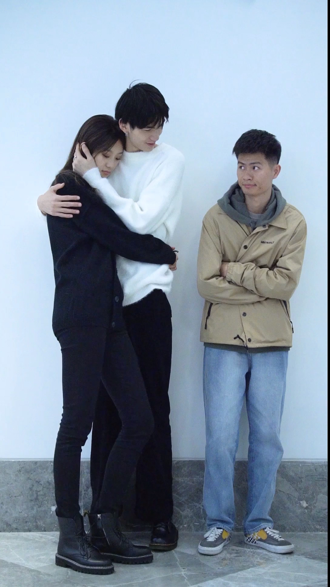 天气冷了,有男朋友的抱男朋友,有女朋友的抱女朋友,我就比较厉害,我不