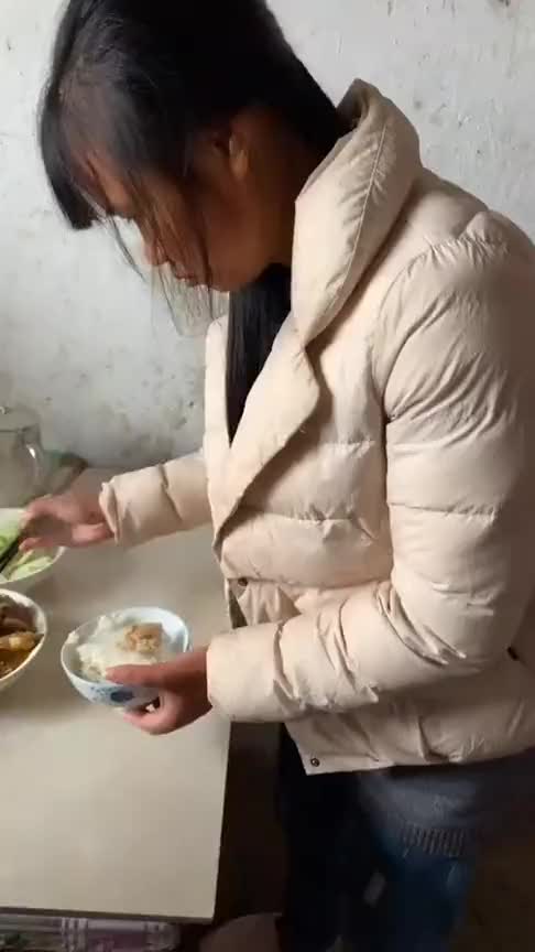 农村坐月子的女人图片