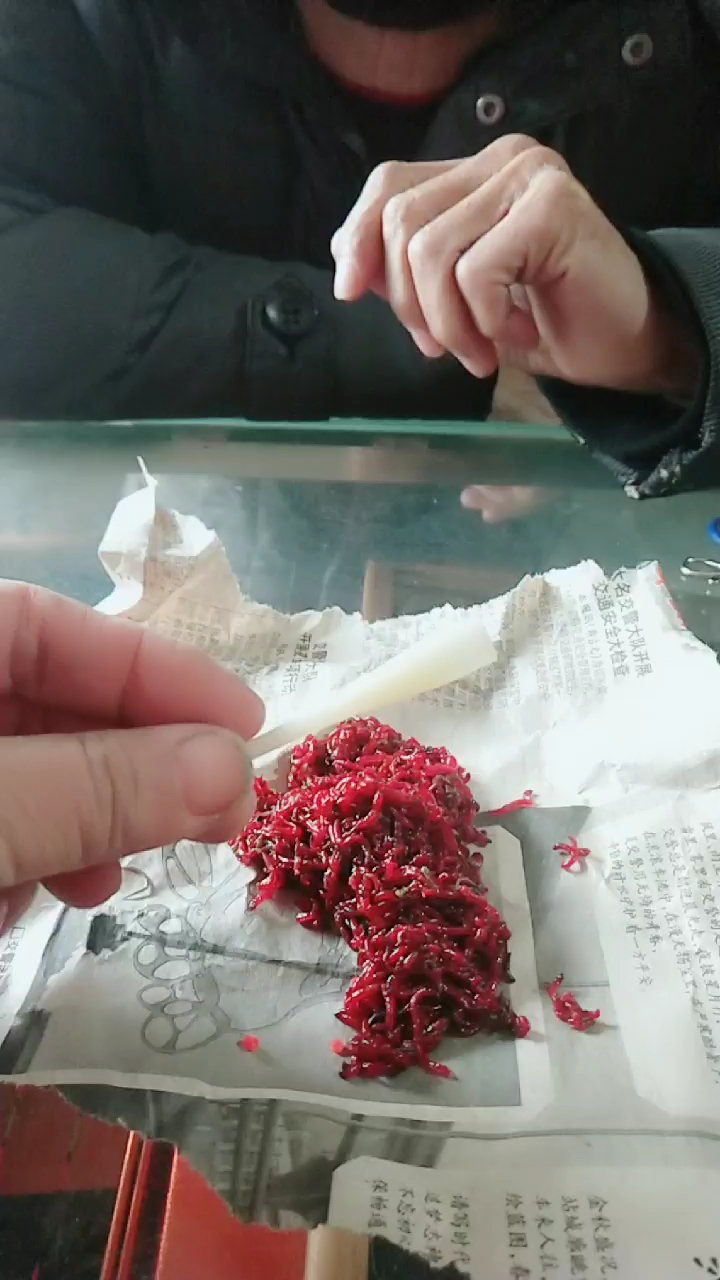 钓鱼挂红虫了