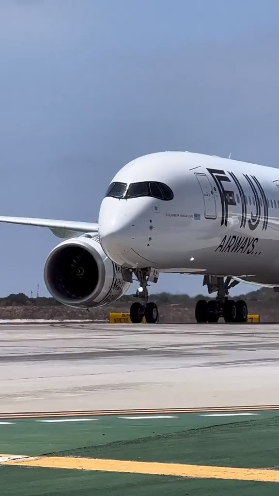 fiji航空梦想客机b787优雅出镜,漂亮的机身加上纤细的大翼,太漂亮了