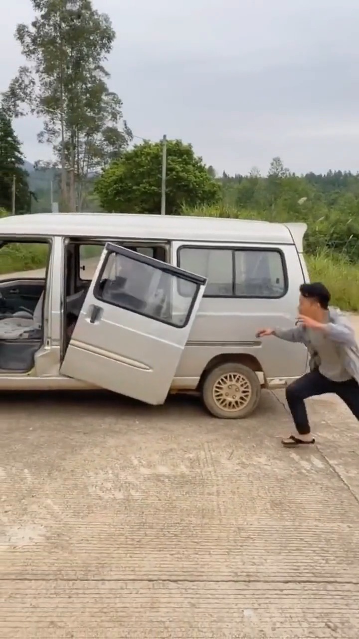 搞笑视频#一辆被玩坏的五菱宏光!