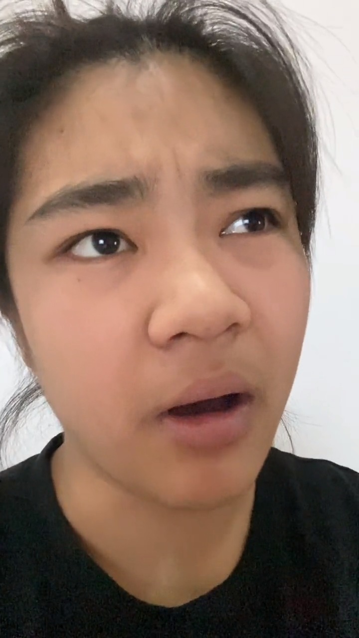 好家伙妈妈换男朋友换的比闺女都勤