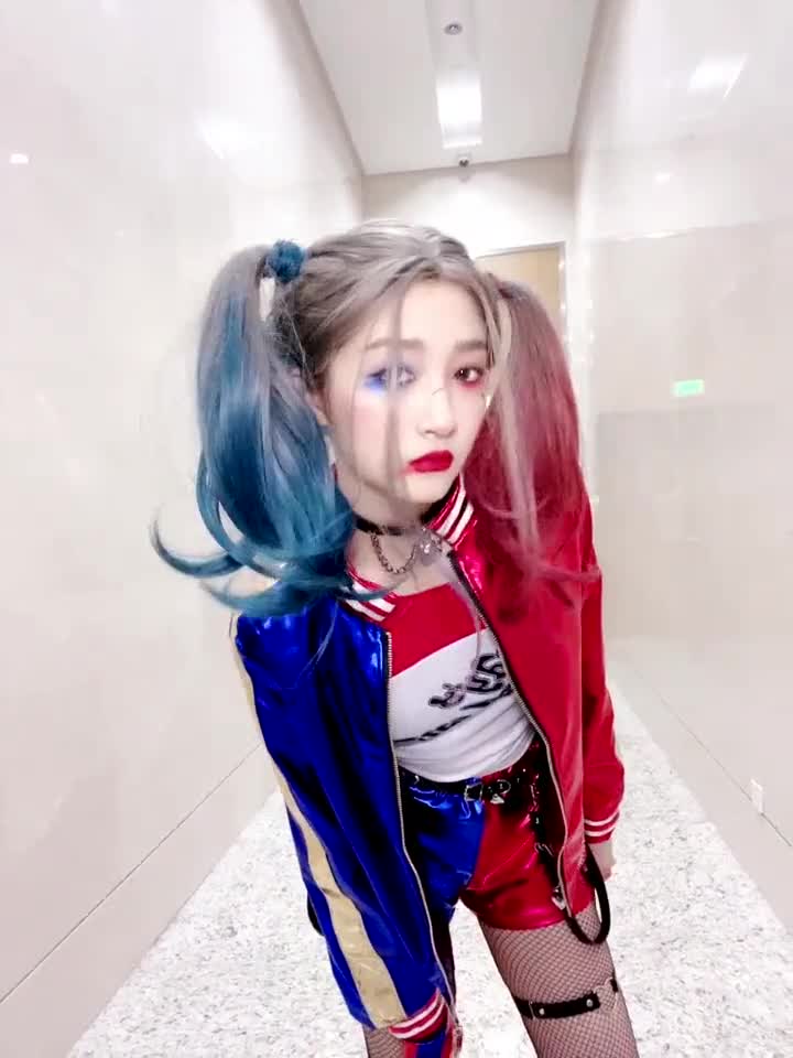 关晓彤小丑女造型,小丑女出战,又酷又拽!
