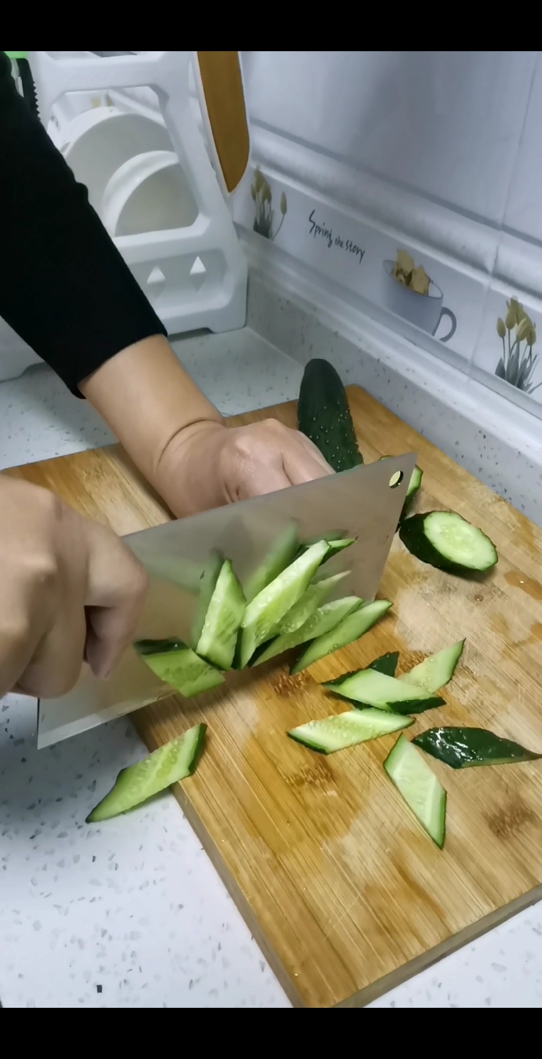 生活小妙招#五星级饭店大厨的刀工,菱形黄瓜片