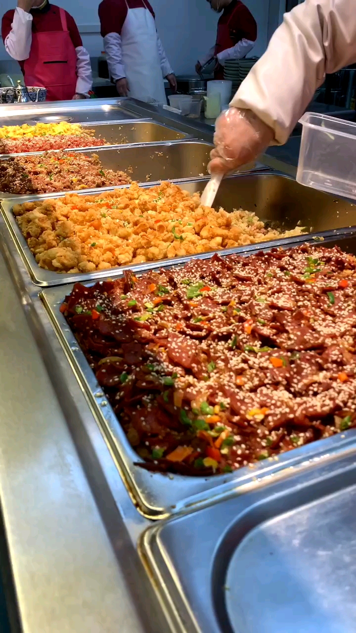 我要上热门#电子厂食堂爆品小吃——懒人焖饭