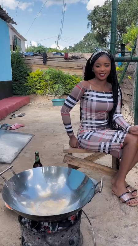 非洲老五这样做啤酒,太好吃了-度小视