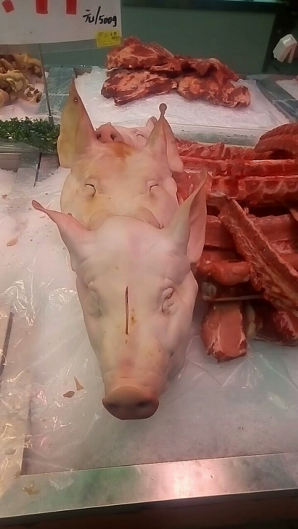 超市里的大猪头