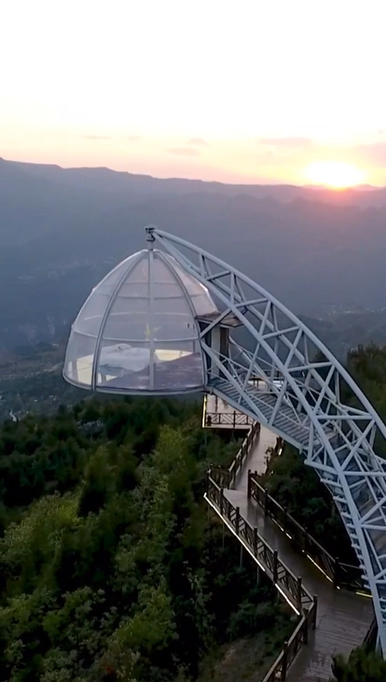 360度全景悬空玻璃酒店,还是在山顶