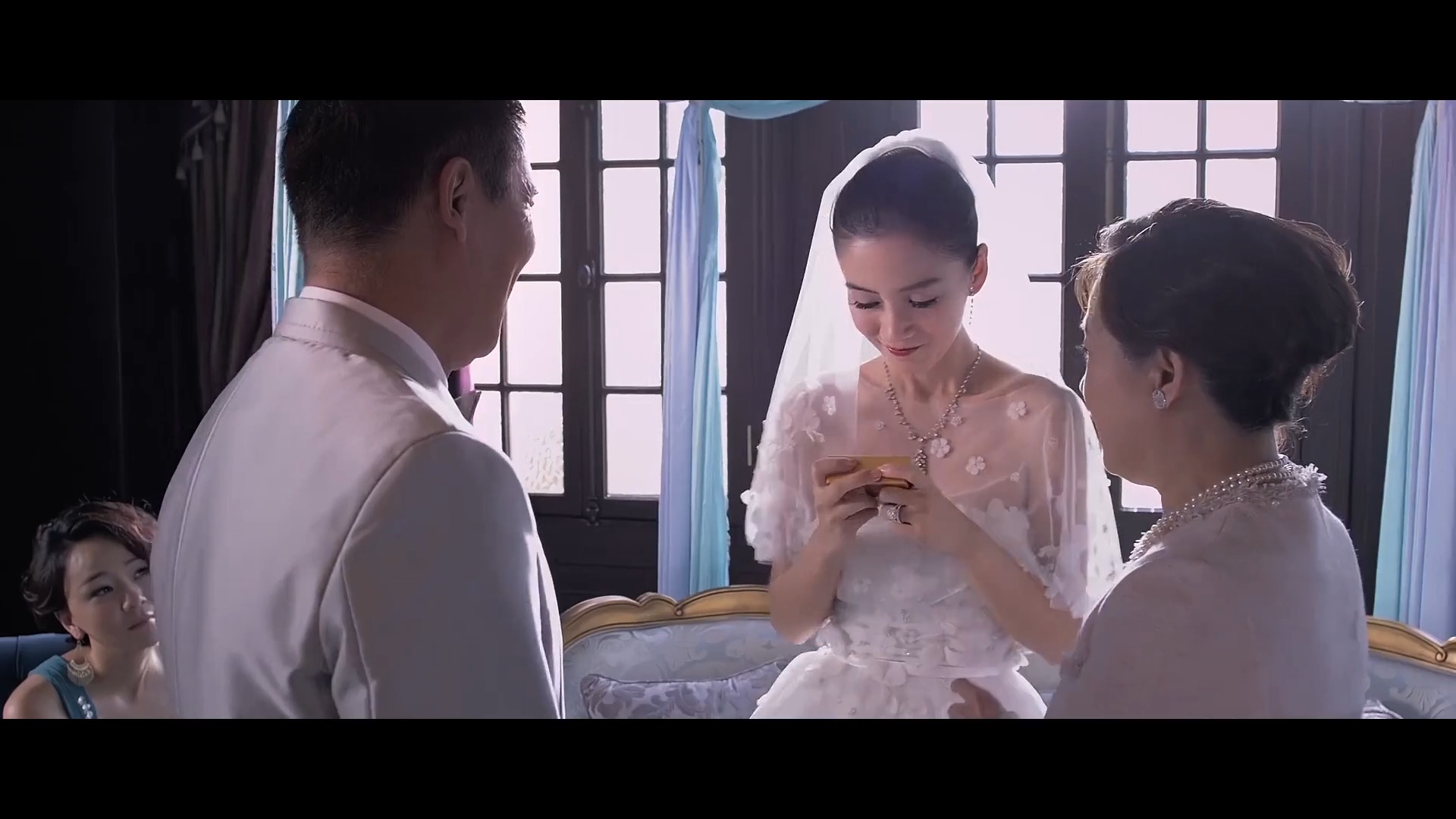 新娘大作战:结婚倒计时两分钟,新娘子想要出门见一个人