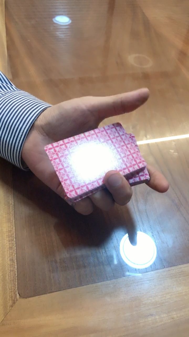 教大家一个简单的单手切牌,练练手