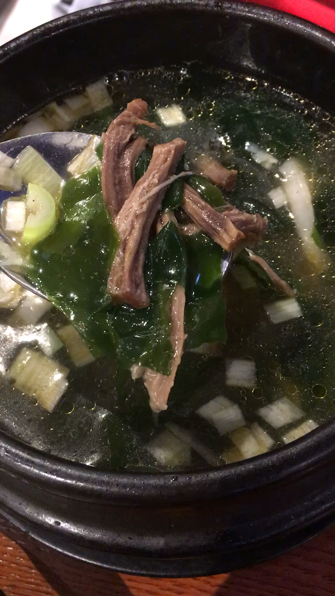 牛肉海带汤,多放点儿葱哦!