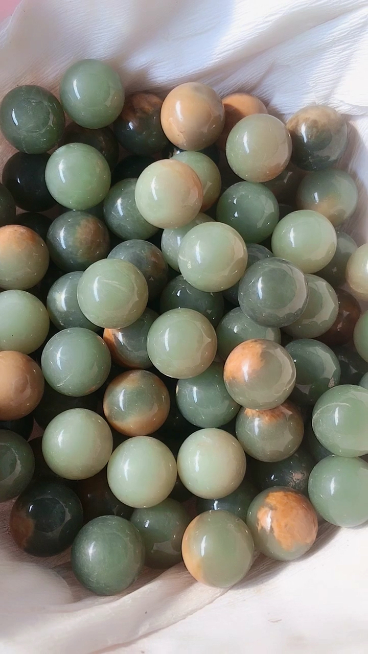 真假染色玉对比