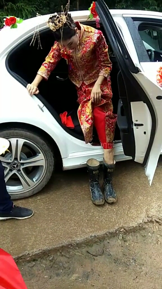 新娘下车了,看亮点,一定要看完