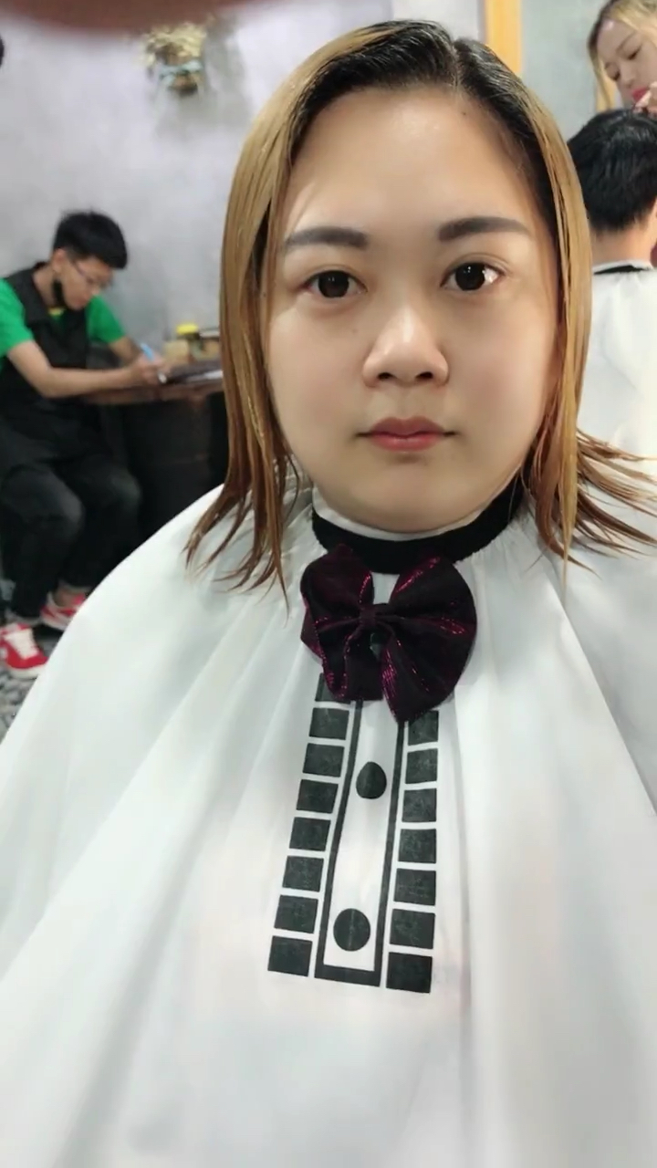 多漂亮的大胖脸剪短发