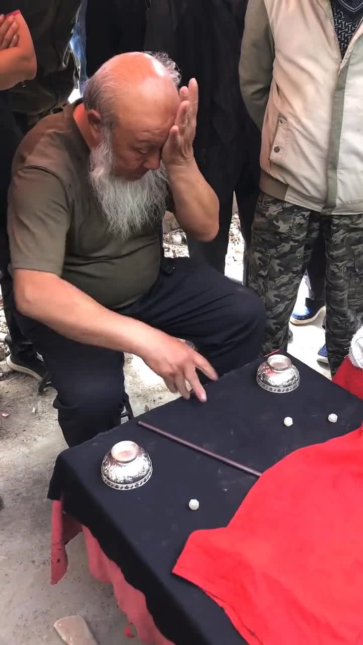 中国民间传统戏法,这手比我的眼还快,根本看不出来啊!