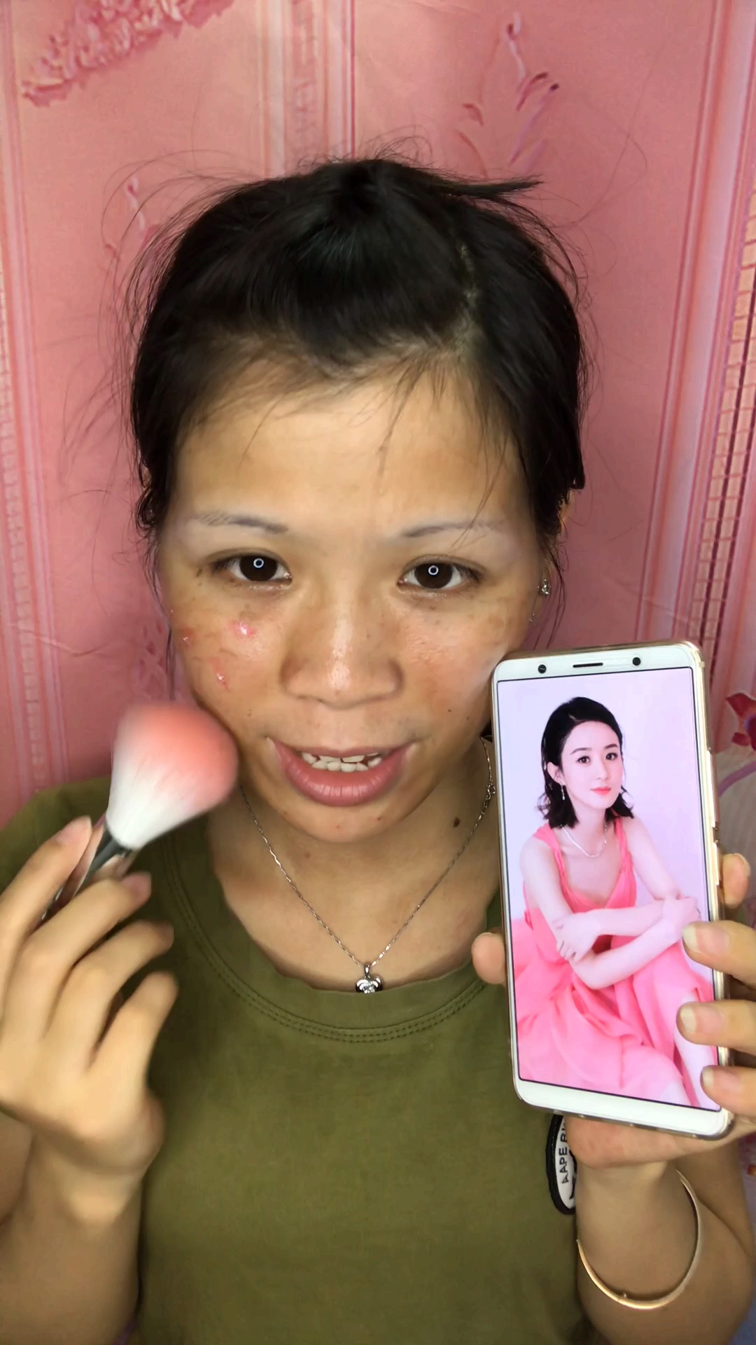 你们觉得我化妆后跟她像吗?