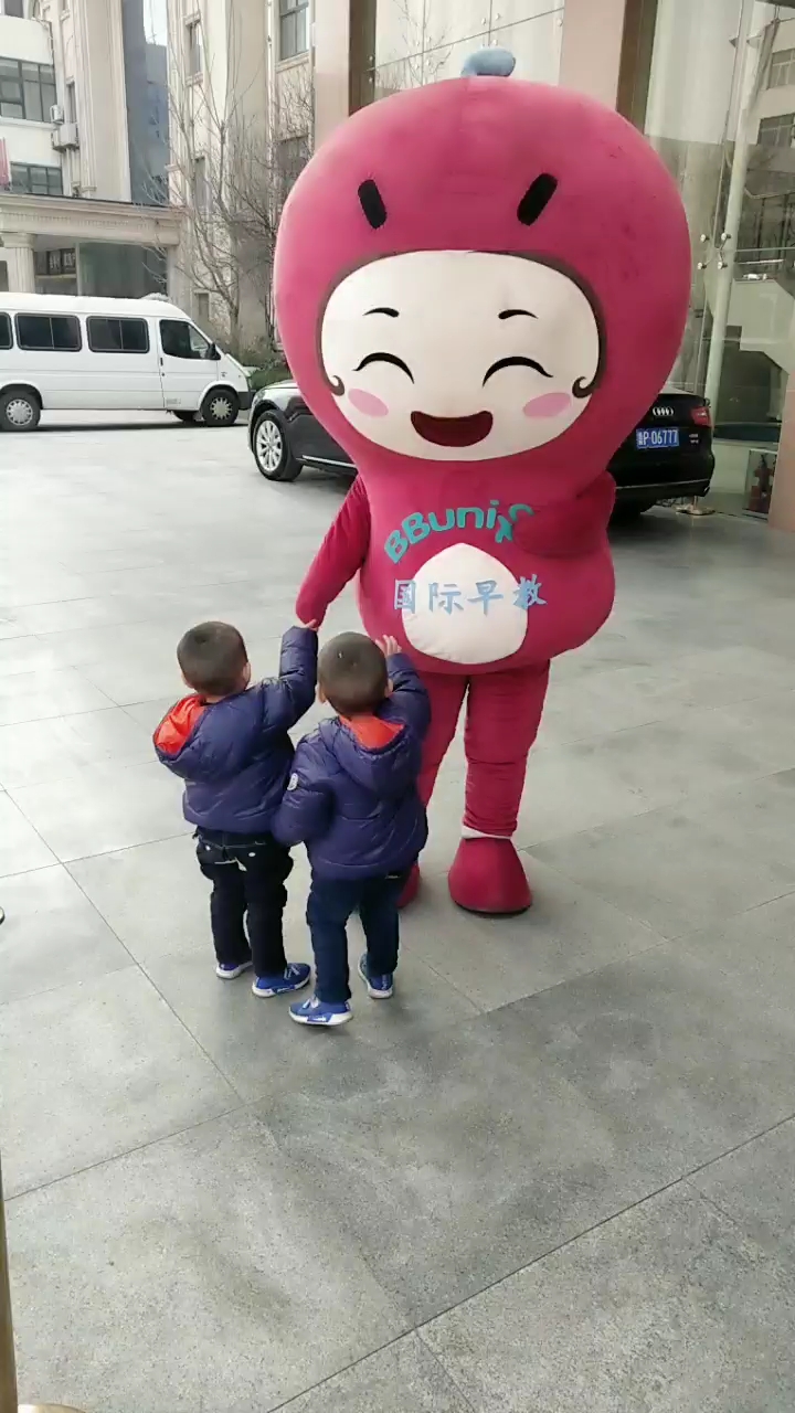 跟小恐龙握握手