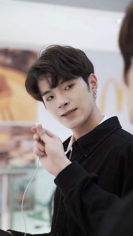 扫码下载度小视 发个视频 让别人知道 i你的子笺子凛 9.25万粉丝